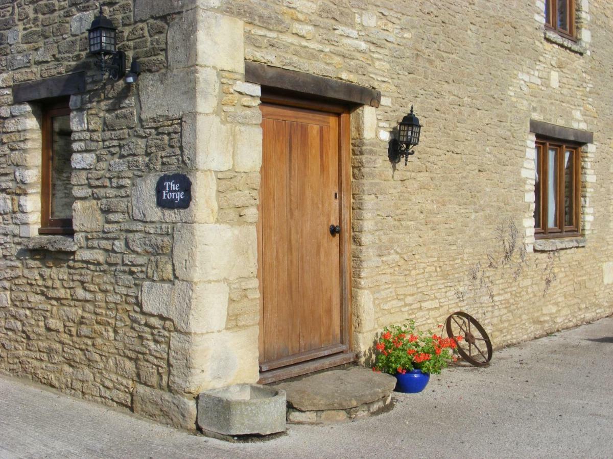 The Forge Villa Corsham Bagian luar foto